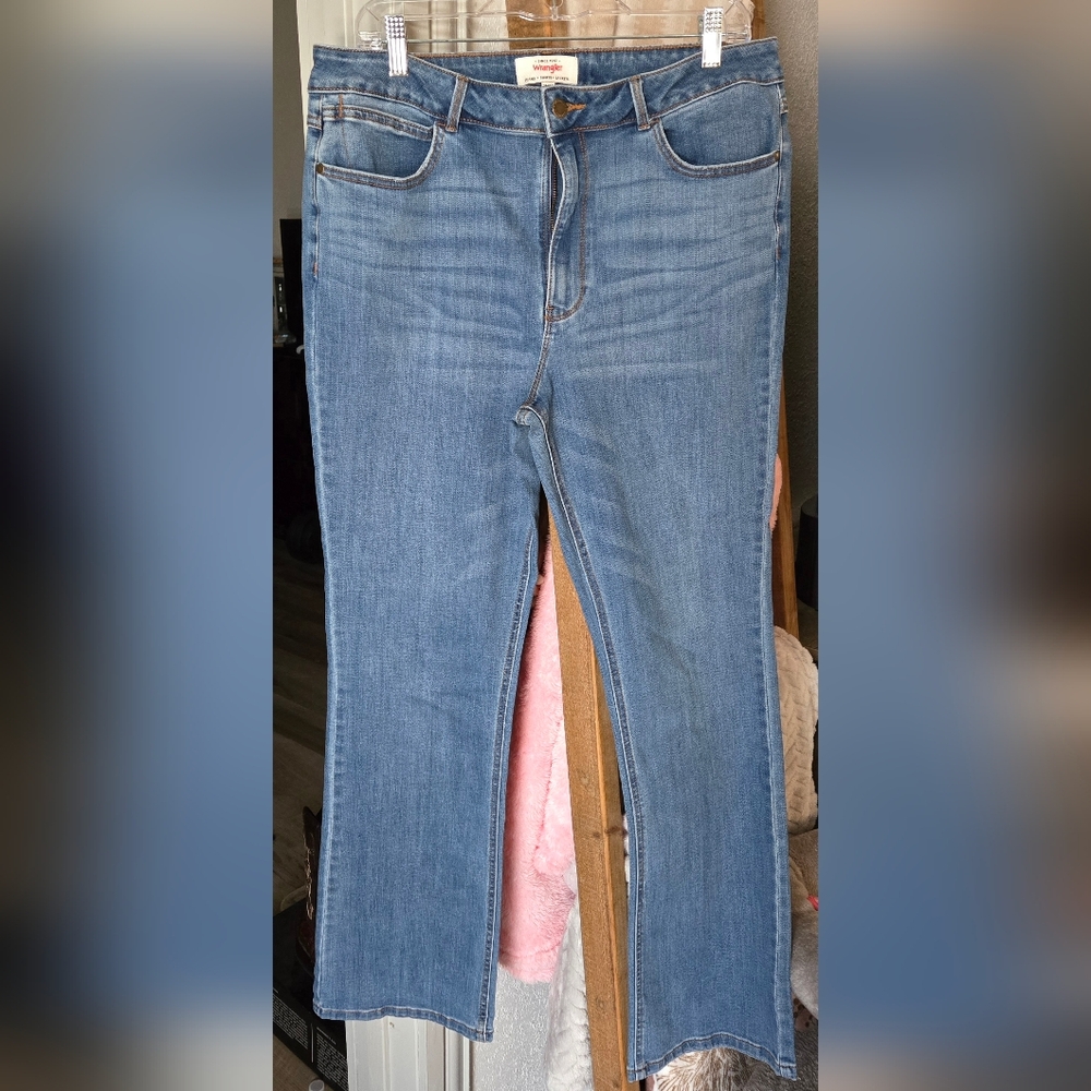 Wrangler Women's Medium Blue  Bootcut Jeans